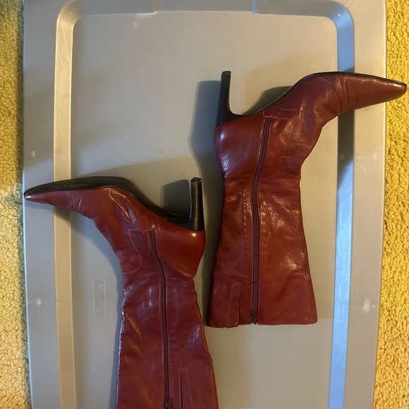 Enzo Angiolini Burgundy Heeled Boots - Picture 2 of 3